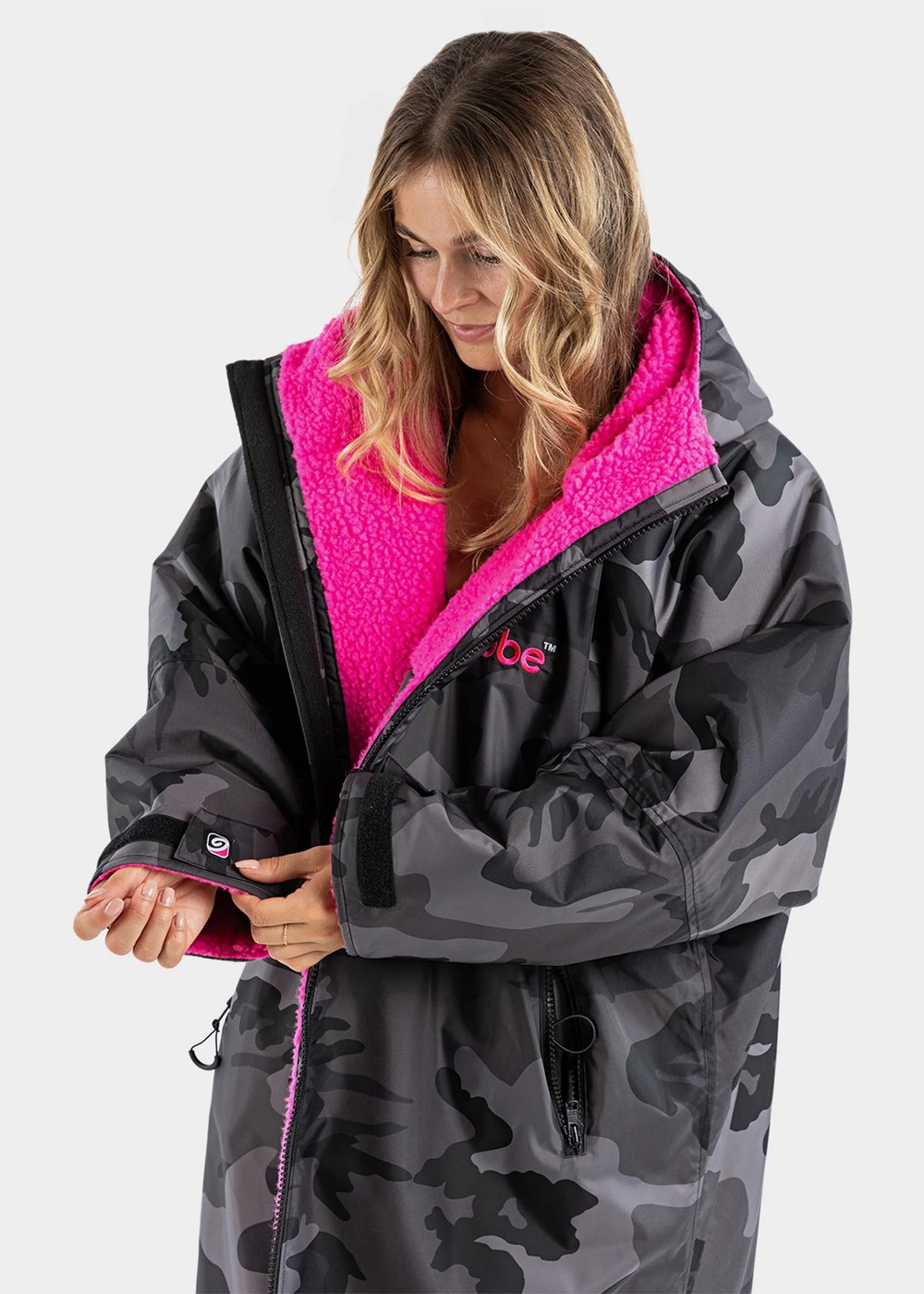 Dryrobe Long Sleeve Changing Robe Black Camo/Pink
