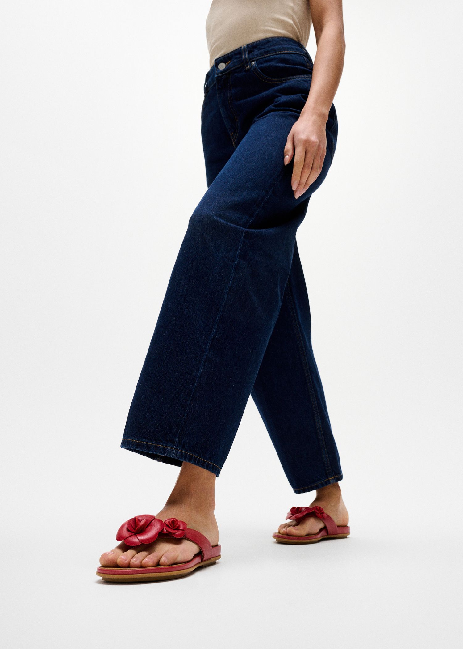 FitFlop Gracie Flower Leather Flip Flops Berry