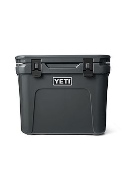 Yeti Roadie 32L Wheeled Cool Box Charcoal